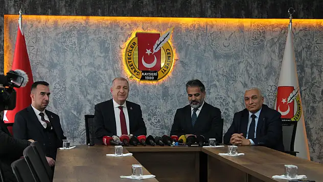 Ümit Özdağ Gazetecilerle Buluştu