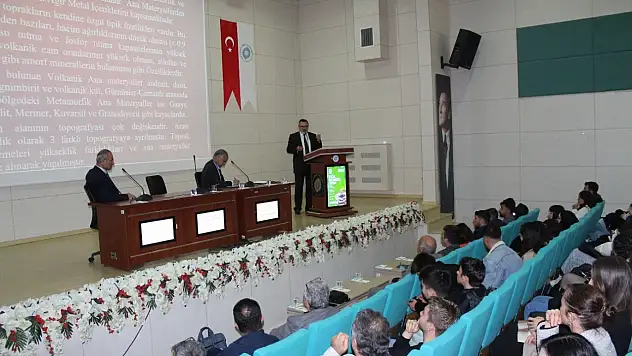 Üniversiteli gençlere toprağın hayati rolü anlatıldı