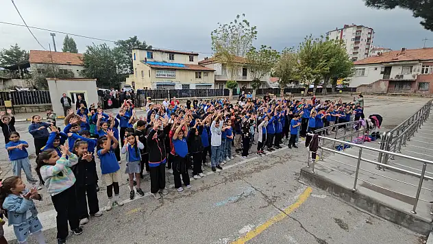 Üniversitelilerden minik öğrencilere renkli eğitim