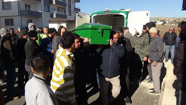 Ünlü oyuncu Serkan Keskin'in babasına son görev...