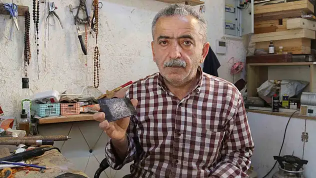 Unutulmaya yüz tutmuş kemik taraklar, sanat eserine dönüştü!