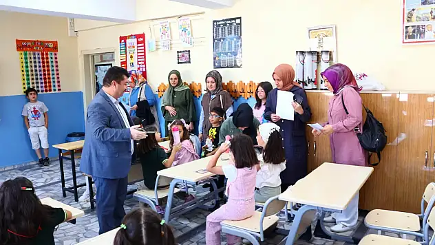 Uyum haftasında ilçe milli eğitim müdüründen anlamlı ziyaret