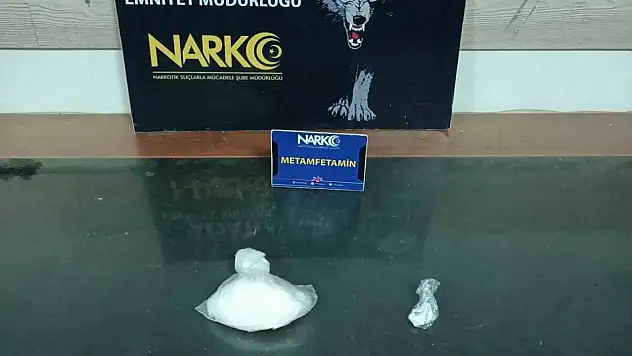 Uyuşturucu sattığı öne sürülen iki kişiden biri tutuklandı