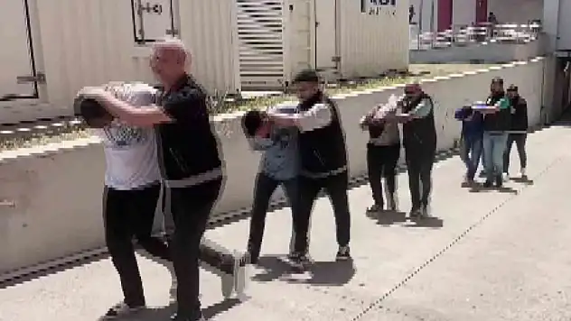 Adana'da operasyon! Uyuşturucu ve silahlarla yakalandılar: 4 kişi tutuklandı