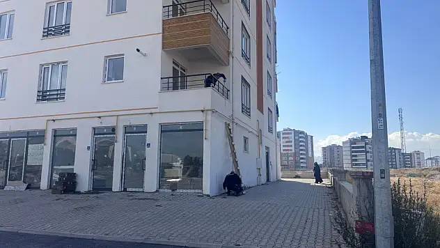 Uzaklaştırma kararı bitti, babasının evine balkondan girdi!