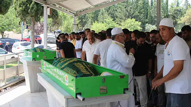 Tayin yolunda acı kayıp: Anne ile oğlu yan yana toprağa verildi
