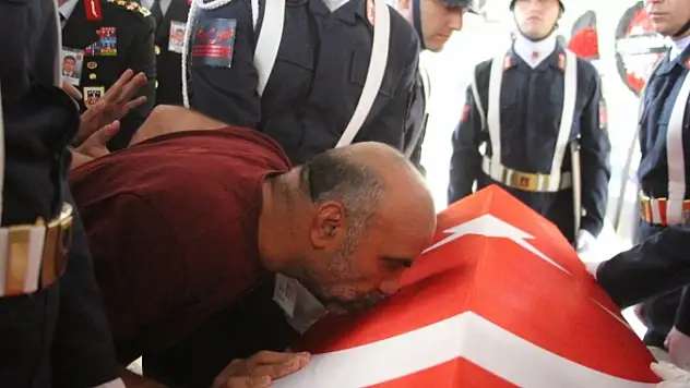 Uzman Çavuş Samet Karabulut, memleketi Adana'da son yolculuğuna uğurlandı