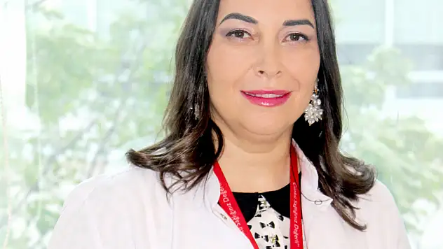 Uzman isimden uyarı: Makyajınız yazın cilt sorunlarına davetiye çıkarabilir!