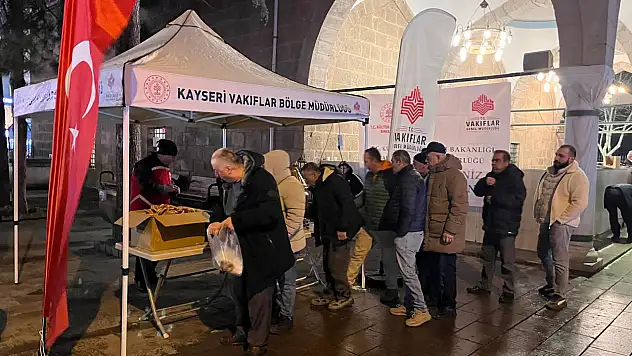 Vakıflar Genel Müdürlüğü'nden Kayseri'de kandil ikramı