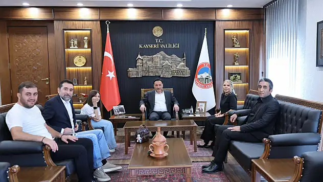 Vali Çiçek, Avrupa ikincisi satranççı Zeynep Ada Köken'i kabul etti