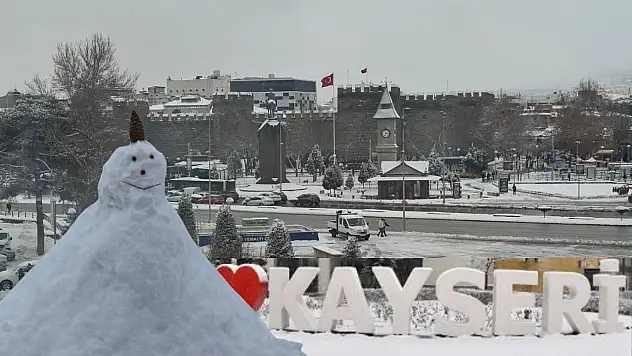 Vali Çiçek'ten öğrencilere müjde: Kar tatili uzadı!