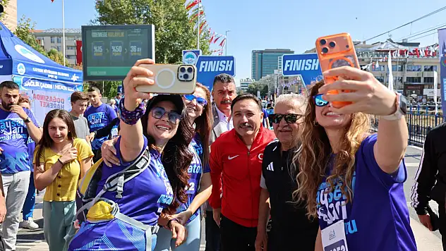 Vali Gökmen Çiçek'in elinden aldılar! Kayseri'de ödül heyecanı