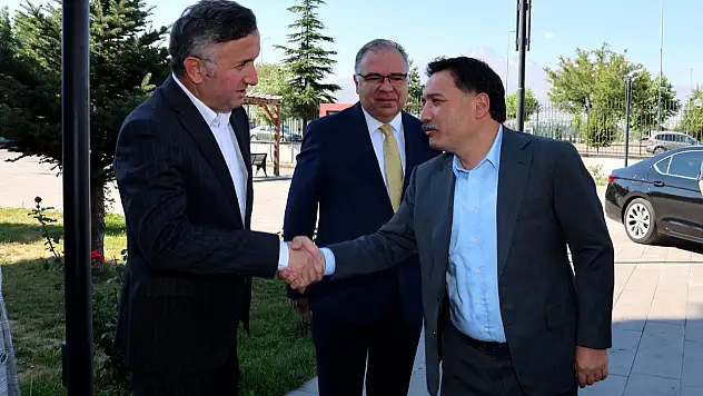 Vali Gökmen Çiçek'ten kurum ziyareti: Eğitim yatırımlarını değerlendirdi