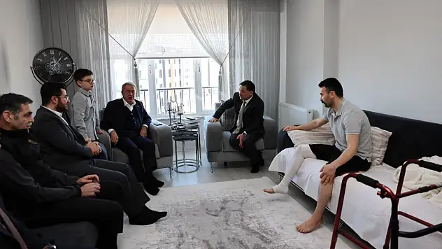 Vali Gökmen Çiçek ve Hulusi Akar'dan yaralı komisere geçmiş olsun ziyareti