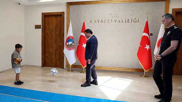 Vali Çiçek ve Emniyet Müdürü Aydın Şehit çocuğu ile yakından ilgilendi...