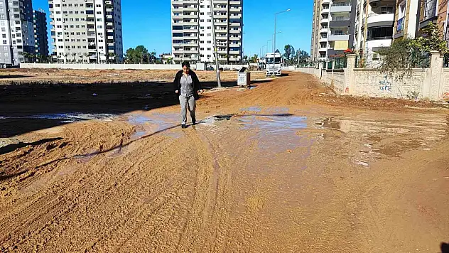 Lüks apartmanlar var, yol yok