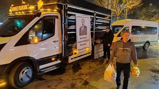 Vefat eden babasının hayrına 30 ton mandalina ile çorba dağıttı