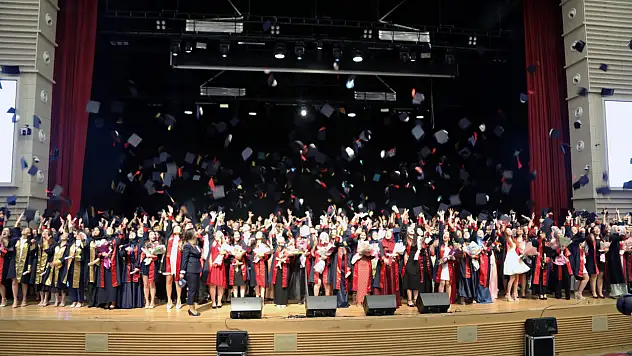 Veterinerlik Fakültesi 26. dönem mezunlarını verdi