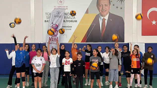 'Voleybol Performans' ve 'Spora İlk Adım' kursları Kayseri'de devam ediyor!