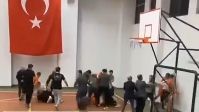Adana'da voleybol turnuvasında 6 öğretmen darp edildi!