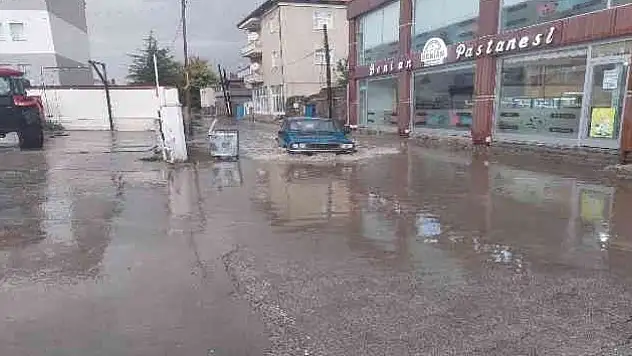 Yağmur bir ilçeyi göle çevirdi!