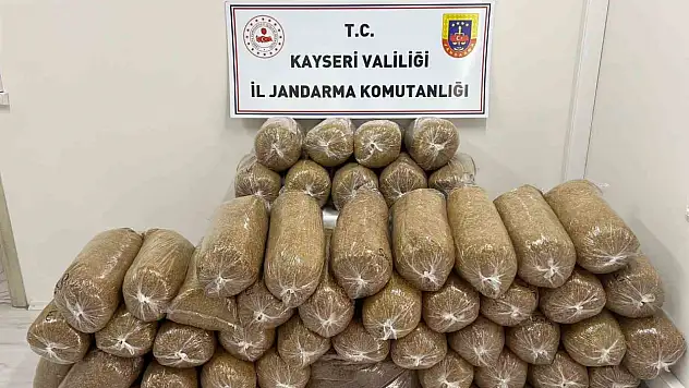 Yahyalı'da durdurulan otomobilden kilolarca kaçak tütün çıktı