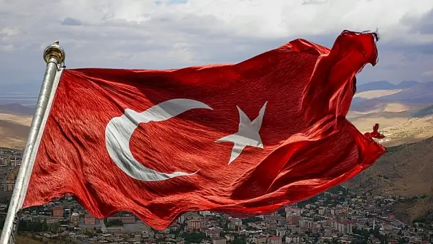 Yahyalı'da bayrağa uzanan ele konvoylu tepki!