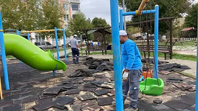 Yahyalı'da belediye ekipleri 6 farklı noktada çalışıyor