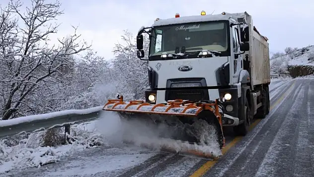 Yahyalı'da kar alarmı: Belediye ekipleri gece gündüz sahada