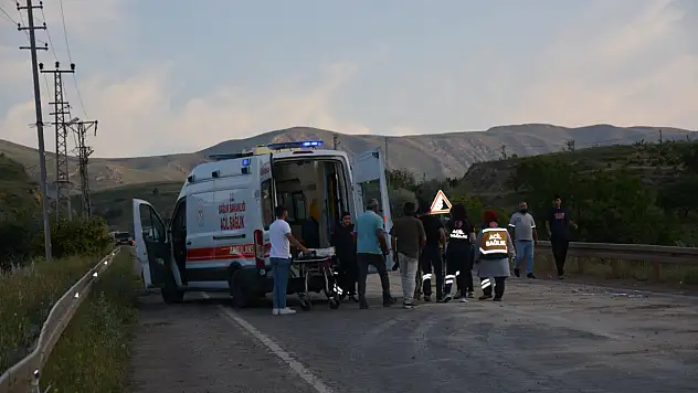 Yahyalı'da kaygan yolda motosiklet devrildi: 2 yaralı