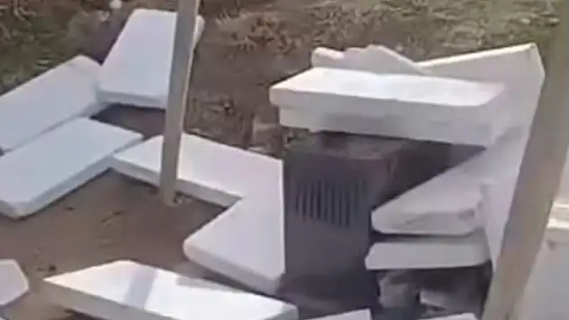 Yahyalı'da korkutan anlar: Şiddetli rüzgar inşaat alanını dağıttı