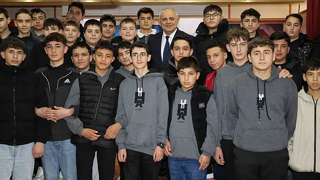 Yahyalı'da öğrenciler Başkan Öztürk'e gelecek planlarını sordu