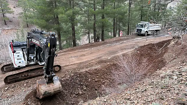 Yahyalı'da sel ve heyelan sonucu kapanan yolları ulaşım açıldı