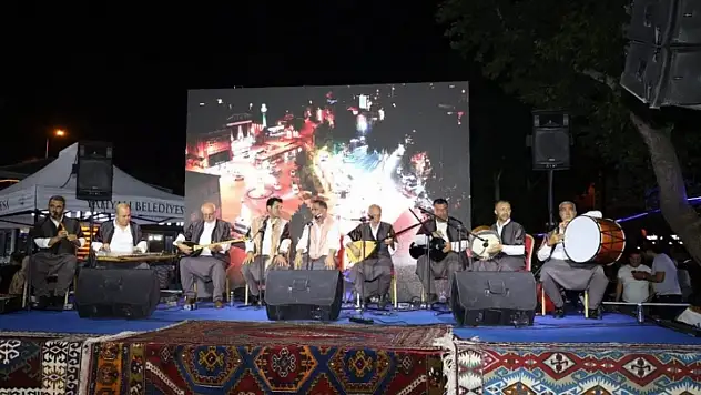 Yahyalı'da Urfa rüzgarı esti: Meydan coşkuya dar geldi!