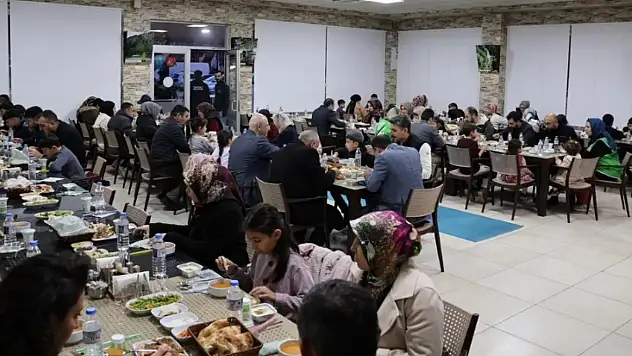 Yahyalı'da yetimler unutulmadı: Protokol aynı sofrada buluştu
