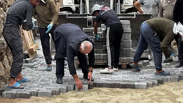 Yahyalı'da yoğun mesai: Başkan Öztürk mahalle mahalle gezdi