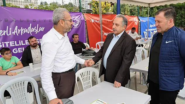 Yalçın, Kayseri'de üniversite kazanan öğrencilerle bir araya geldi