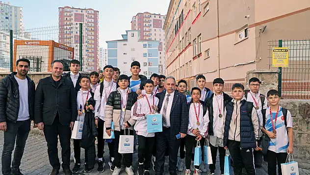 Yalçın şampiyonlarla bir arada!