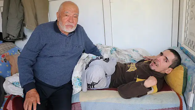 Yalnız bir bekleyiş: Sular altında kalan köyde 35 yıllık vefa!