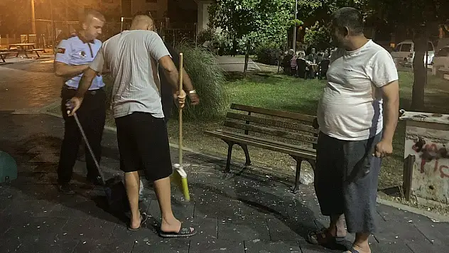 Yalova'da Parkta Çekirdek Yiyenlere Zabıta Mühadale Etti