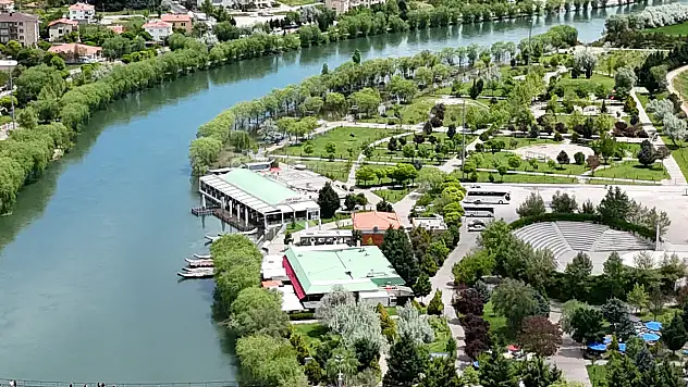 Yamula Barajı'nda kontrollü su tahliyesi: Nevşehir'deki sallanan köprü kapatıldı!