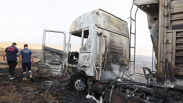 Bünyan'da korkutan yangın: Tır kullanılamaz hale geldi!
