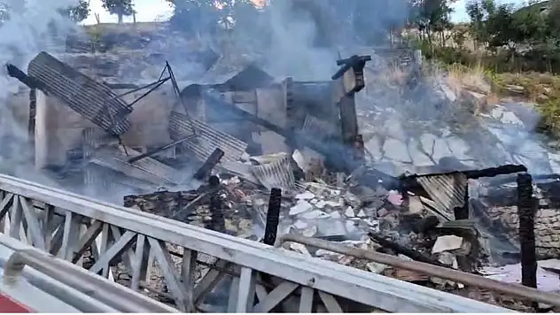 Sobadan çıkan yangın iki can aldı