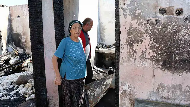 Yangında çocuklar son anda kurtarılırken, 37 yıllık emek kül oldu