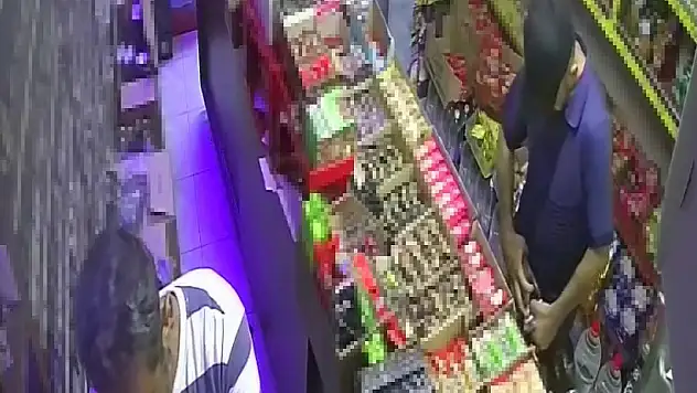 Yankesicilik yaparken önce kameraya sonra polise yakalandı!