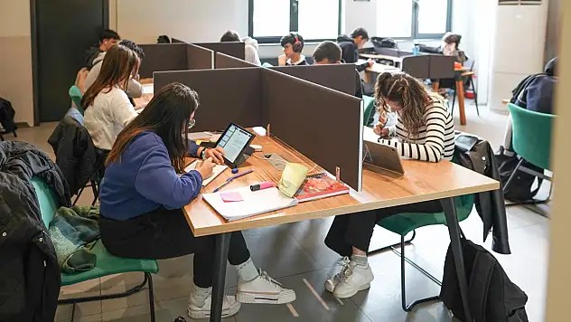 Yarıyıl tatilinde akıl küpü kütüphaneler dolup taşıyor