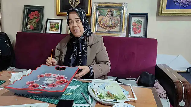 Yaşlı kadın eğitimde huzur buldu