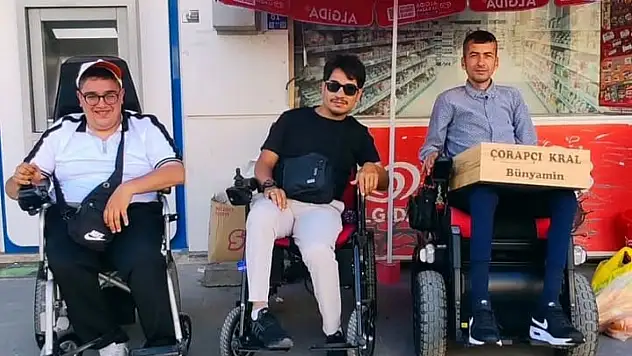 Yazar Ekiz'den Çorapçı Kral'a anlamlı destek!