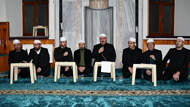 İlahiler yükseldi, kalpler sustu… Gece hafızalara kazındı