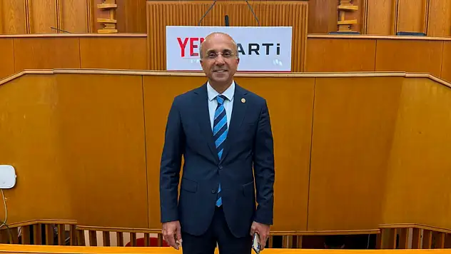 Yeni Parti'li Genç'ten Atatürk posterine yapılan müdahaleye tepki